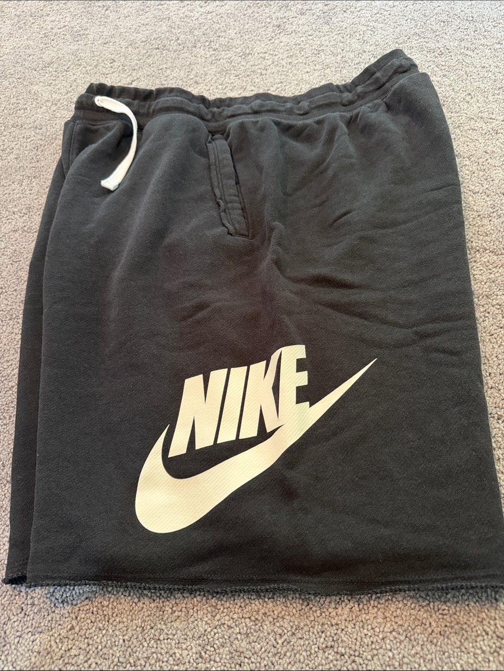 Men’s Nike Shorts - Picture 3 of 5